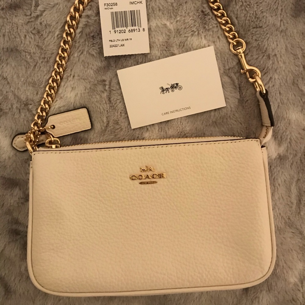 Coach Pebbled Leather Large Chalk Wristlet 19